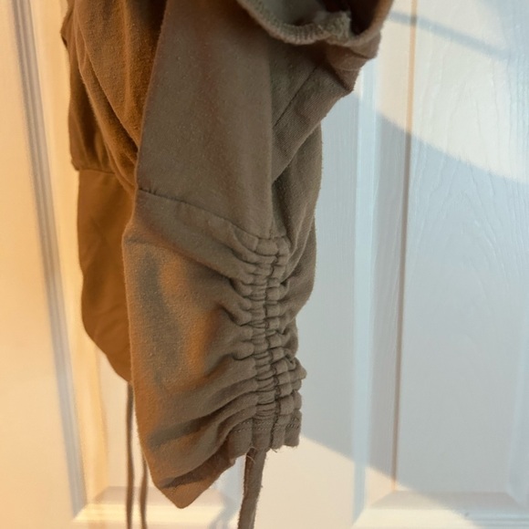 Hollister Brown Must Have Collection Cotton Top Size Large Crop Top - Picture 6 of 6